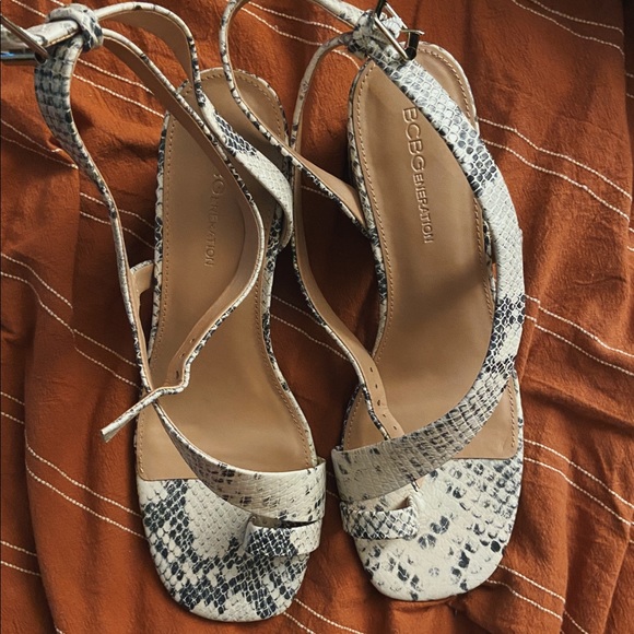 Block Heel - Ivory Snake Print - size 9 - Picture 2 of 7